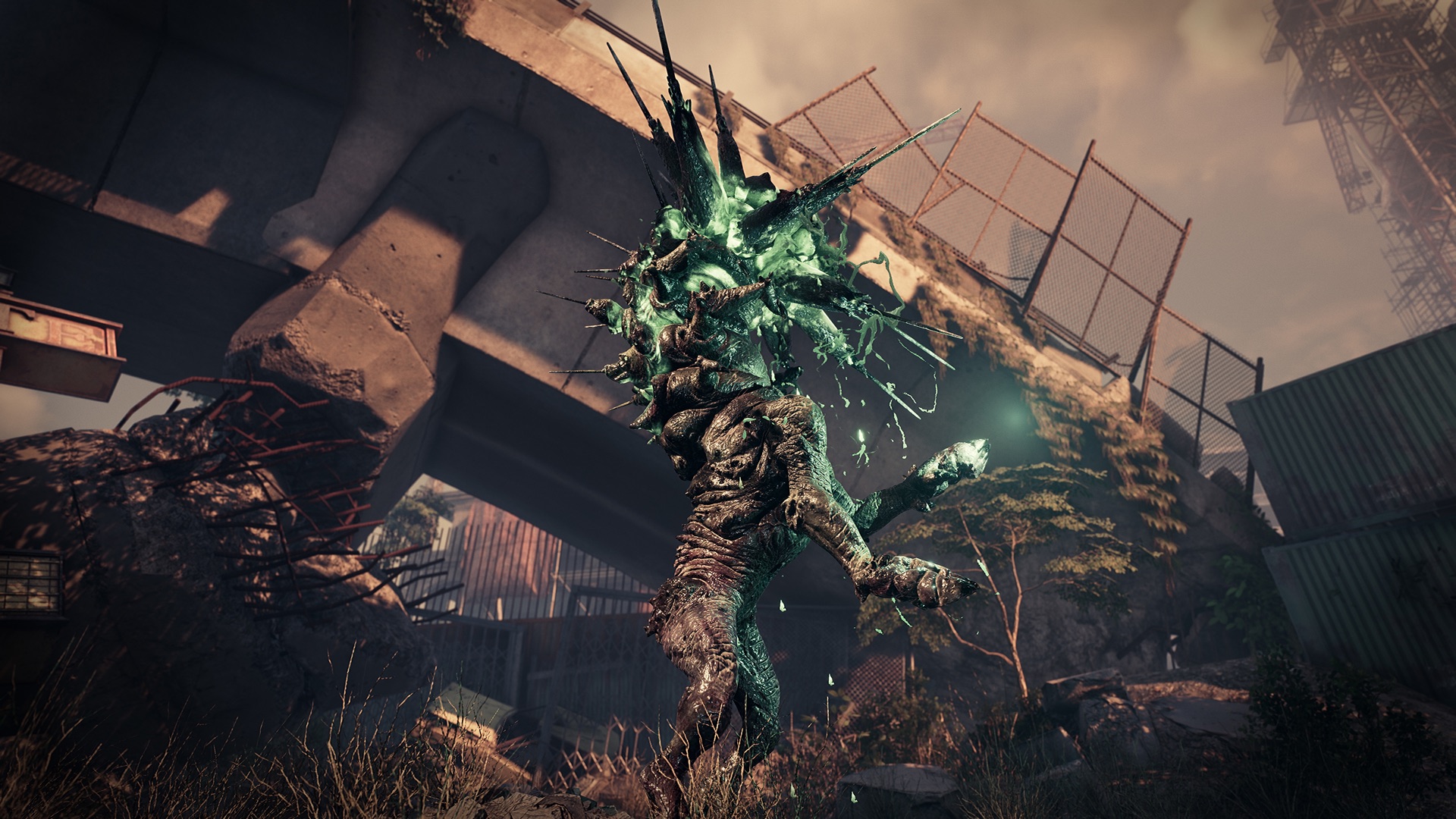 A giant Naytiba in the ruins